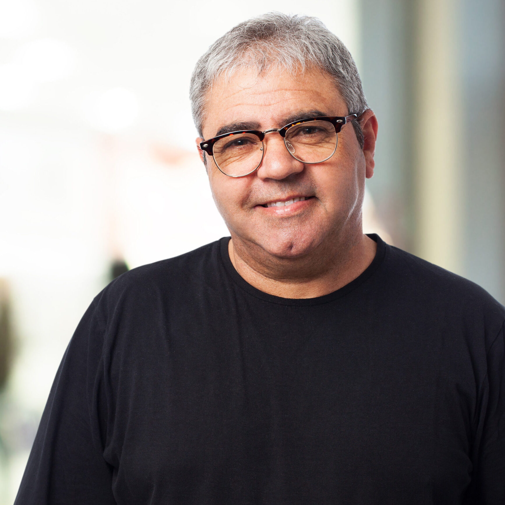 portrait of a mature man wearing glasses